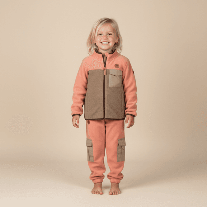 Hovedbilde Bruse fleecesett Risør – mykt, varmt og klart for lek