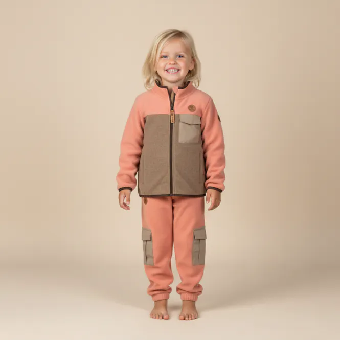 Hovedbilde Bruse fleecesett Risør – mykt, varmt og klart for lek